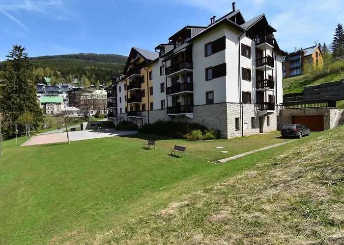 Dalibor Ii With Private Entrance And Private Garage Apartment *